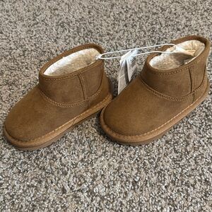 NWT Toddler Gap boots
